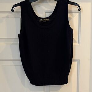 St. John Classic Navy Tank Top

HU